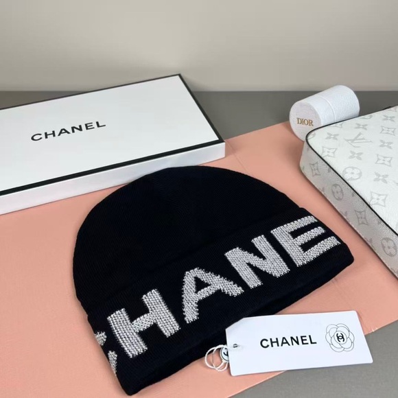 CHANEL Black and White Knit Hat - Picture 1 of 4
